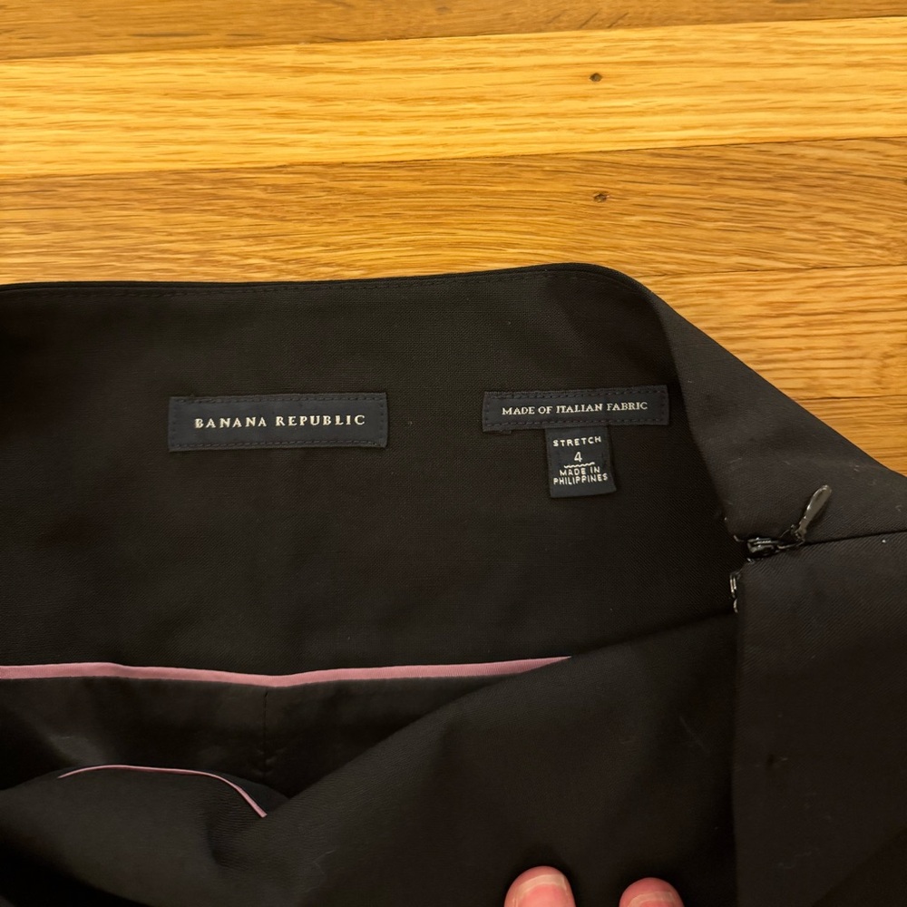 Black Banana Republic Stretch Pencil Skirt made with Italian Fabric - Picture 3 of 7